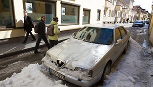 Apgadintas automobilis Vilniaus Ligoninės gatvėje.
