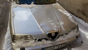 Apgadintas automobilis Vilniaus Ligoninės gatvėje.