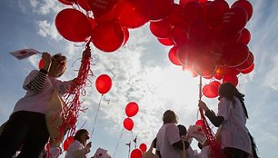 Apie projektą „Raudonos nosies diena“ priminė raudonosių eisena sostinės centre.