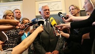 De&scaron;imt metų Prezidento poste i&scaron;buvęs Valdas Adamkus baigdamas kadenciją atsisveikina su žiniasklaida.