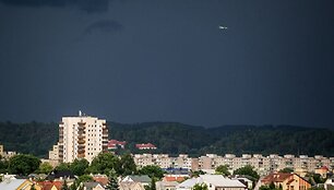 I&scaron; didelio debesies &ndash; mažas lietus