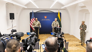 Charles Q. Brown Jr. ir Valdemaras Rup&scaron;ys