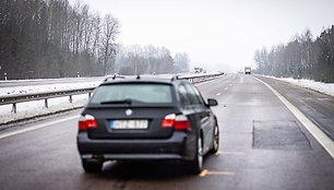 A2 kelyje susidūrė trys automobiliai ir trys vilkikai, uždarytas eismas link Panevėžio