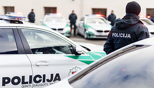 NATO vir&scaron;ūnių susitikimui policijos įsigytų automobilių perdavimo ceremonija