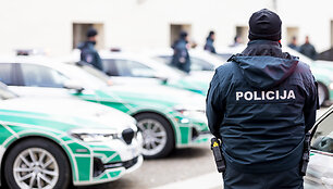 NATO vir&scaron;ūnių susitikimui policijos įsigytų automobilių perdavimo ceremonija