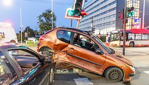 Dariaus ir Girėno gatvėje susidūrė du automobiliai