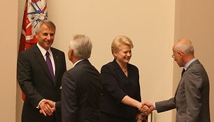 Vilniuje susirinkę Lietuvos diplomatai sprendžia, kaip susiveržti diržus mažėjant Užsienio reikalų ministerijos finansavimui.