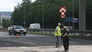 Vilniuje prie naujojo Ozo g. esančio viaduko buvo filmuojama Austrijos rinkai skirta "Schogetten" &scaron;okolado reklama, kurioje dalyvavo lietuvis kaskadininkas, &scaron;okęs nuo tilto ant važiuojančio sunkvežimio.