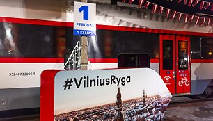 I&scaron;lydėtas pirmasis traukinys i&scaron; Vilniaus į Rygą