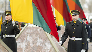 Valstybės vėliavos pakėlimo ceremonija Nepriklausomybės aik&scaron;tėje