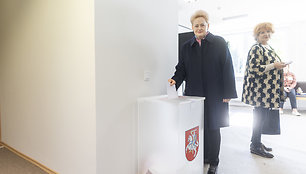 Dalia Grybauskaitė balsavo Prezidento rinkimuose ir referendume