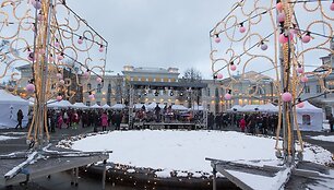 Labdaros koncertas Prezidentūros kieme.