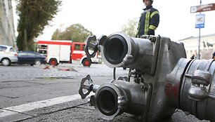 Ugniagesių pratybos penktadienio rytą Vilniaus centre sukėlė nerimo sostinės gyventojams.