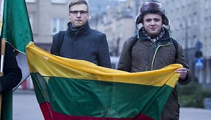 Pirmadienio rytą prie Seimo įvyko piketas dėl Tautinių mažumų įstatymo.