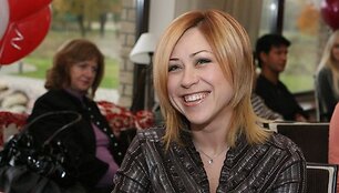 Akcijos metu žmonės nuo spalio iki gruodžio pradžios raginami prisidėti prie organizacijos &bdquo;Gelbėkit vaikus&ldquo; programos &bdquo;Galimybė gyventi geriau&ldquo;, padėti vaikų globos auklėtiniams rasti naujus namus bei aukoti skaudžių istorijų herojams.
