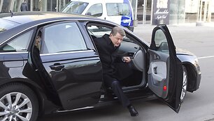 Rolandas Paksas įteikė parei&scaron;kinius dokumentus dalyvauti prezidento rinkimuose.