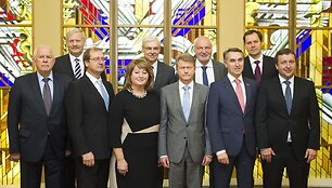 Naujai i&scaron;rinktiems europarlamentarams įteikti pažymėjimai.