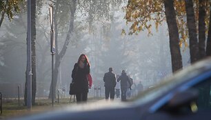 Degėsiais dvokiantis rūkas Vilniuje.