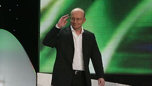 LNK televizijos projekto &bdquo;Muzikos akademija&rdquo; dalyviams penktadienio vakarą buvo gerokai lengviau: kovoti dėl i&scaron;likimo jiems padėjo garsūs mūsų &scaron;alies atlikėjai.