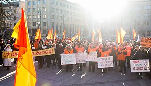 Prie Vyriausybės rūmų Vilniuje vyko profesinių sąjungų organizuojamas mitingas.