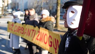 Prie Vyriausybės rūmų Vilniuje vyko profesinių sąjungų organizuojamas mitingas.