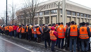 Prie Seimo vyko komunalinio ūkio darbuotojų piketas