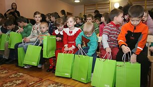 &Scaron;okių projekto dalyviai atvyko į i&scaron;ankstines &bdquo;I&scaron;sipildymo akcijos 2009&ldquo; atvirų durų dienas, bendravo ir pristatė bendrą &scaron;okį su globos namų auklėtiniais.