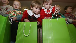 &Scaron;okių projekto dalyviai atvyko į i&scaron;ankstines &bdquo;I&scaron;sipildymo akcijos 2009&ldquo; atvirų durų dienas, bendravo ir pristatė bendrą &scaron;okį su globos namų auklėtiniais.