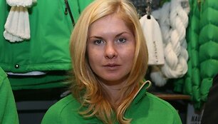Naują olimpinės aprangos kolekciją pristatė slidininkė I.Terentjeva.