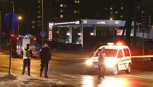 Vilniaus &bdquo;Lukoil&ldquo; degalinėje &ndash; specialiųjų tarnybų apgultis.