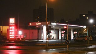 Vilniaus &bdquo;Lukoil&ldquo; degalinėje &ndash; specialiųjų tarnybų apgultis.