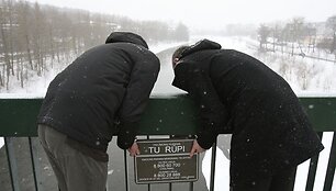 Sostinės tiltai i&scaron;tikus emocinei krizei kvies kalbėtis