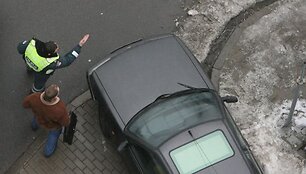 Evakuatoriaus ekipažas atvyko verslo centro &scaron;eimininkų kvietimu.