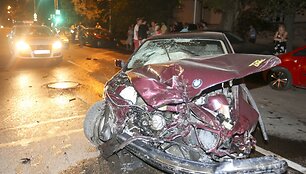 Rinktinės gatvėje BMW apgadino kelis automobilius