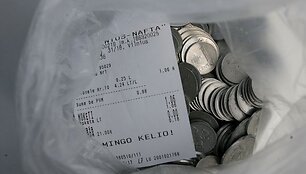 Protestuotojai pylėsi kuro už kuo mažesnę sumą