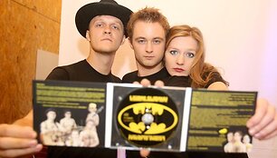 Aktorių grupė &bdquo;Liūdni slibinai&ldquo; performansu pristatė debiutinį albumą