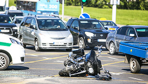 Vilniuje &ndash; motociklo ir &bdquo;Audi&ldquo; susidūrimas