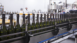 „Alitoje“ montuojamos gėrimų pilstymo linijos, kuriamos darbo vietos