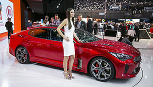 Naujasis „Kia Stinger“ debiutavo 2017-ųjų Ženevos automobilių parodoje