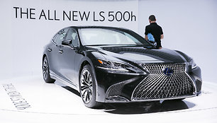 Naujas „Lexus LS 500 h“ modelis buvo pristatytas 2017-ųjų Ženevos automobilių parodoje