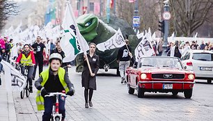 FiDi Eisena su fizikų simboliu Dinu Zauru