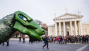 FiDi Eisena su fizikų simboliu Dinu Zauru