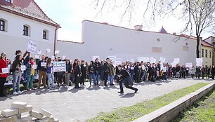 Lietuvos edukologijos universiteto studentai suorganizavo piketą. 