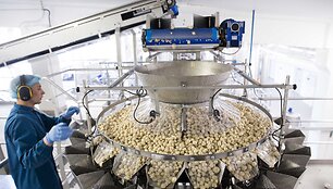 Kooperatyvas &bdquo;Grybai LT&ldquo; ketvirtadienį &Scaron;irvintose atidarė robotizuotą maisto gamyklą