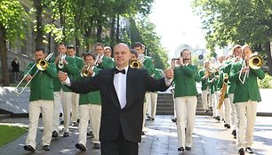 Per paminklo atidengimo ceremoniją grojo pučiamųjų orkestras „Trimitas“