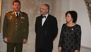 Juozas Olekas perdavė kra&scaron;to apsaugos ministro postą Rasai Juknevičieniai