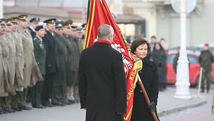 Juozas Olekas perdavė kra&scaron;to apsaugos ministro postą Rasai Juknevičieniai