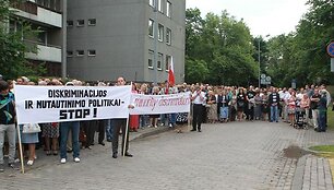 Lietuvos lenkai surengė piketą prie JAV ambasados.