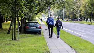 Priepuolio i&scaron;tiktas sostinėje vairuotojas trenkėsi į medį