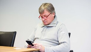 Atlikėjas Žilvinas Žvagulis lankosi teisme dėl galimai melagingų parodymų